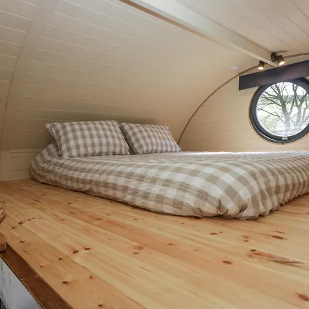 Longlands בית נופש *